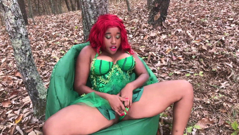 Super Hot Films: Halloween pussy play as Poison Ivy / Nina Rivera