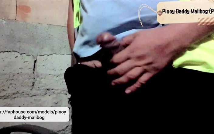 pinoy malibog: 菲律宾工人在漫长的一天后轮班后撸管他多汁的鸡巴，他只想要一件事 - 释放