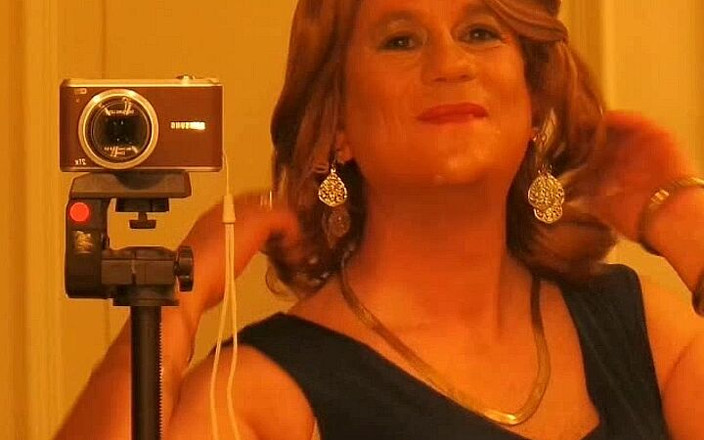 HectorChile1969: Crossdresser Fernanda Gomez může být také formální dámou