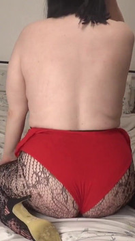 Diversão anal em meia-calça e collant vermelho