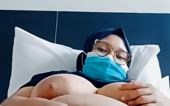 Jilbab69: Sange Berat plug jusqu’à ce qu’il fonde