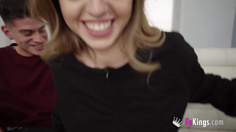 FAKings: Dubbel penetration för den bystiga bruden Alice. När en inte...