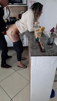 Stieftochter kann sich beim frühstück nicht mal ausruhen.