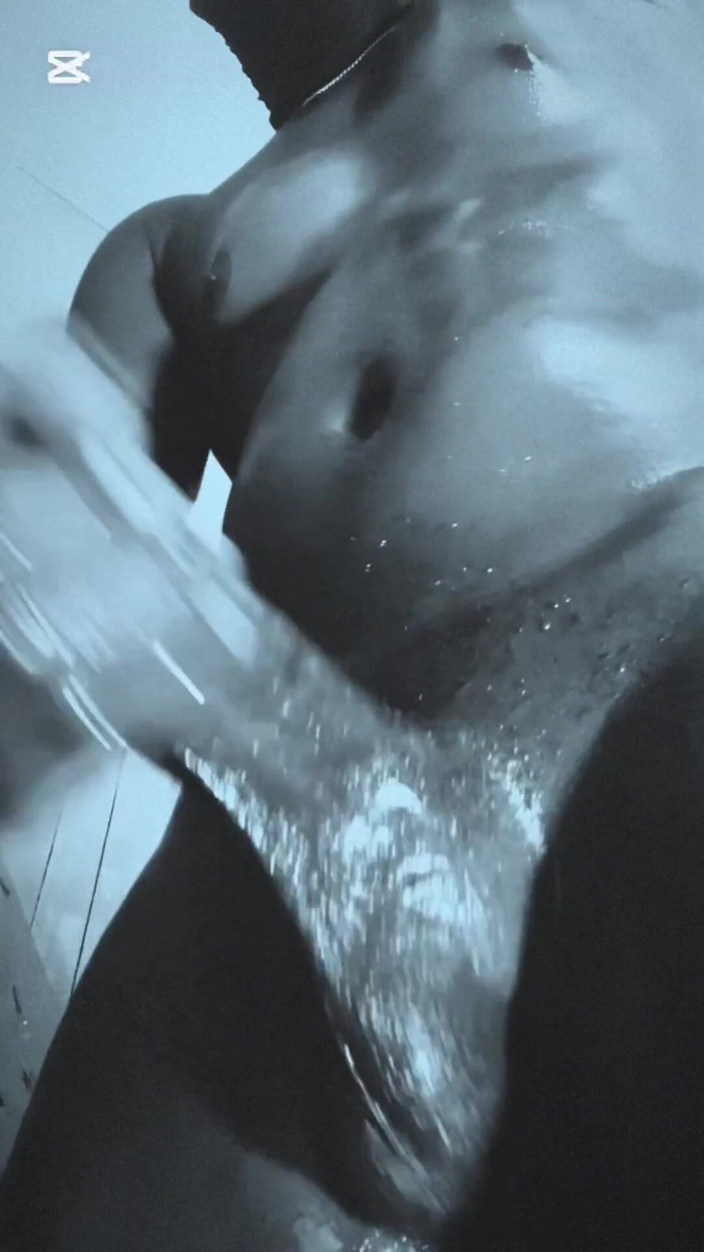 Bbc-godaddy: भाग 1 बड़े काले लंड वाली मास्टर ब्रीडर रफ पथपाकर और उसके बड़े लंड को तब तक तेज़ करती है जब तक कि वह नट नहीं हो जाता