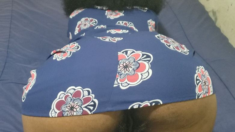 Lovemina: 泡泡屁股乌木从我的脸上弹跳