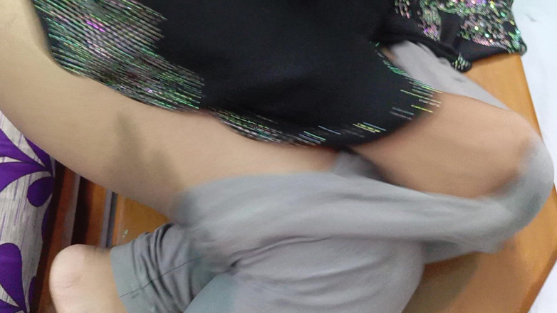 Sumahomesex: Мусульманська дружина в хіджабі трахається вдома