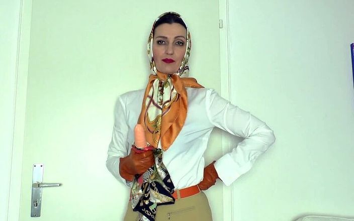 Lady Victoria Valente: Foulard, maîtresse : foulard en soie, coaching masturbatoire