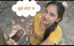 Gadis desa lagi asik di peternakan