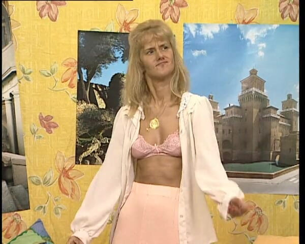 YOUR FIRST PORN: Regina Jsem starší, ale jsem pořád nadržená
