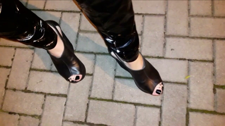 Heelex: Sexy Crossdresser in Very High Wedges in Public