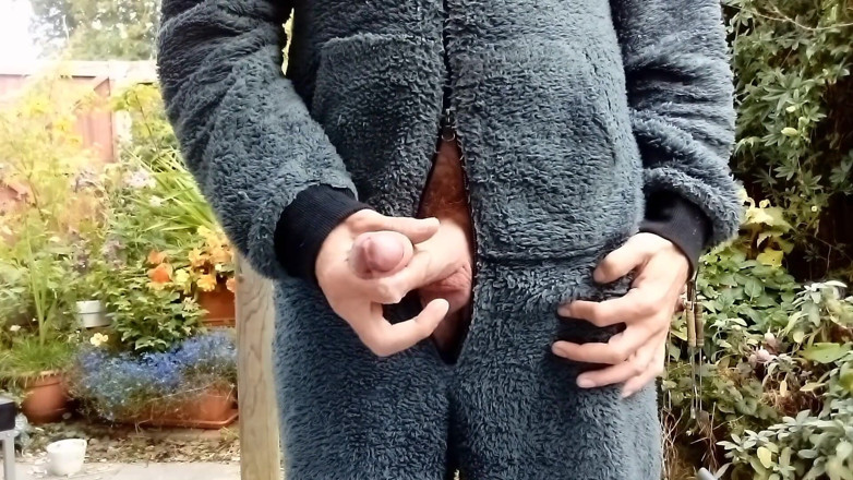 Rockardglans: Rockardglans - al aire libre - Onesie se masturba para vecinos
