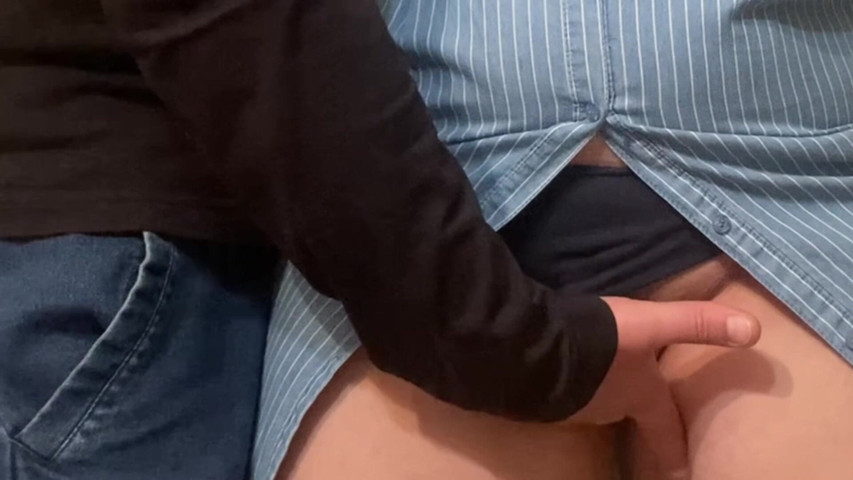 Omg! a Stranger Rubs His Dick on Me and Fingered My Pussy in the Subway! (Niki studio)