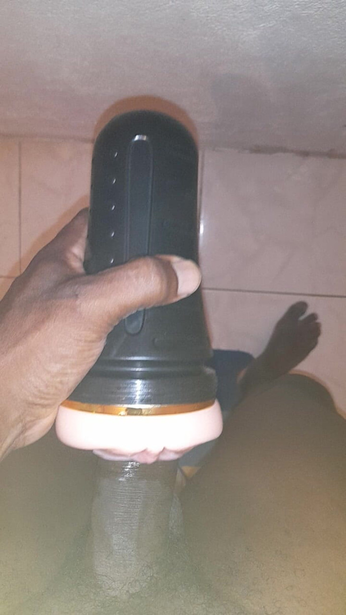 Black guy: Masturbare s10 E5