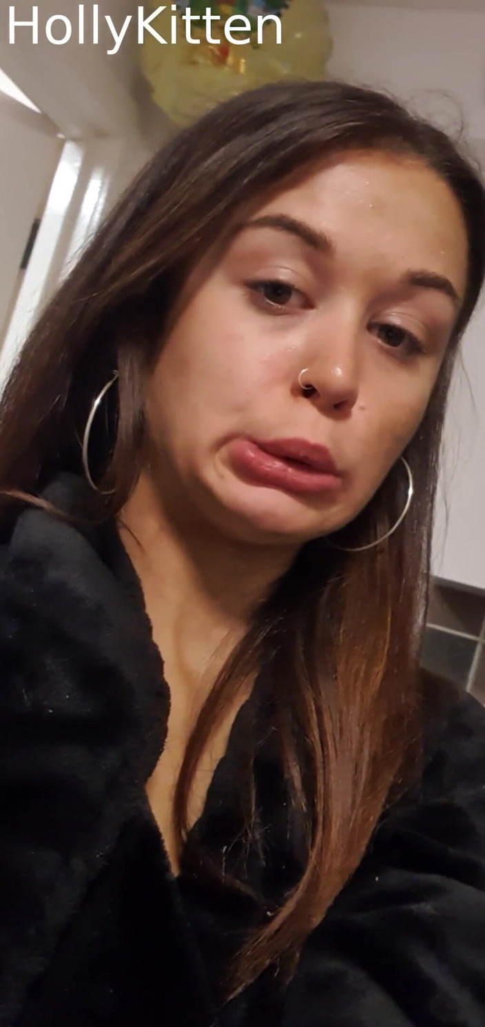 Holly Kitten: Holly Kitten mě jí sýr na toastu