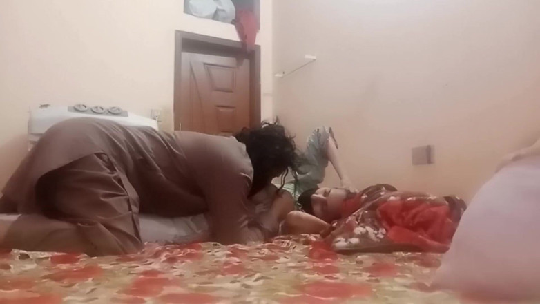 SHAKRATASNEEM: Anal sikişiyor göt deliği çok sıkı bir şekilde herd sikişiyor