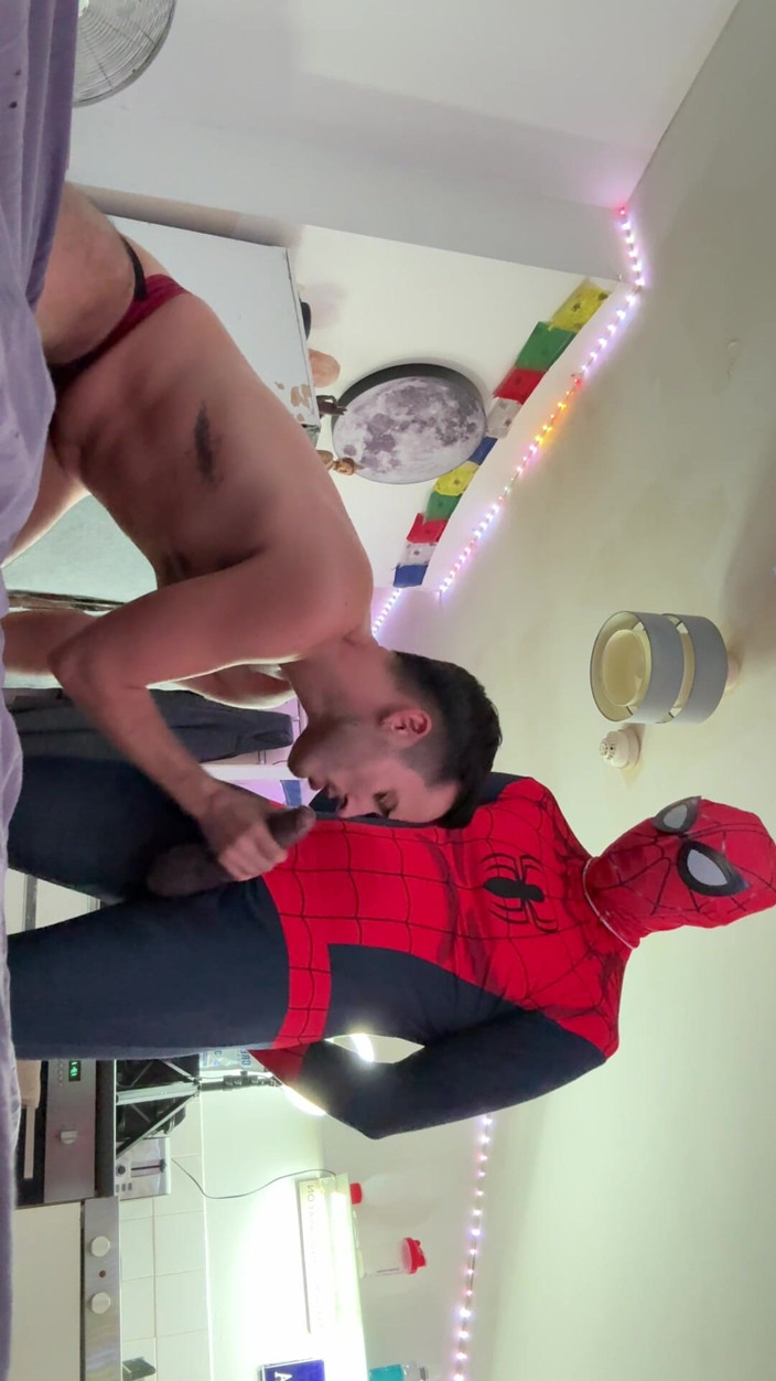 Brett Tyler: Spiderman Fucks Twink