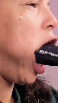 Miệng tôn sùng uvula gần tôi nghẹt thở trên một BBC cứng