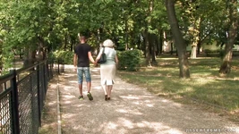 Oma's harige poesje diep geboord door een jonge kerel