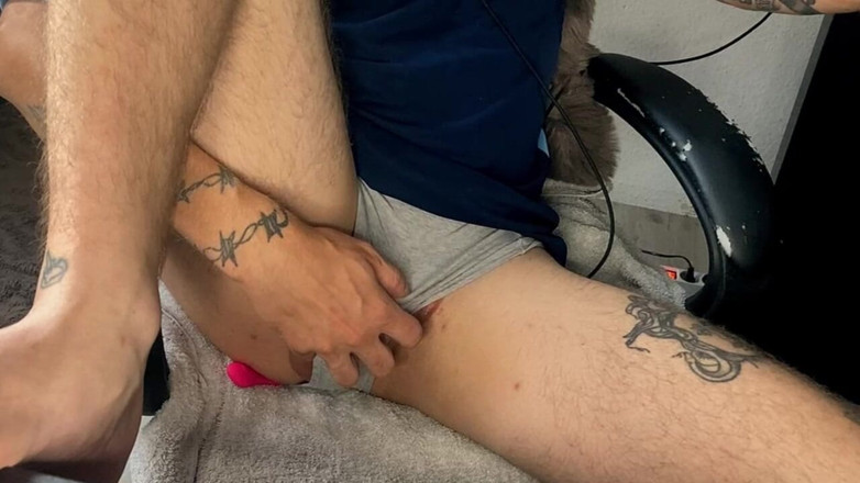 Zkittle: Lovense Toy ในตูดกูขณะขย่ม