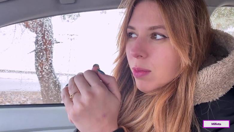 Milfetta: Una ragazza autostoppista del villaggio paga per la sua tariffa...