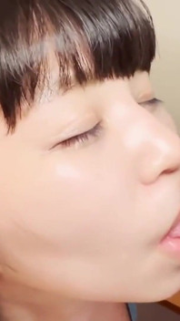 Tokyo Debut Awakens. Țara serioasă frumusețe se confruntă cu o schimbare masivă după ce a lăsat acasă în urmă.