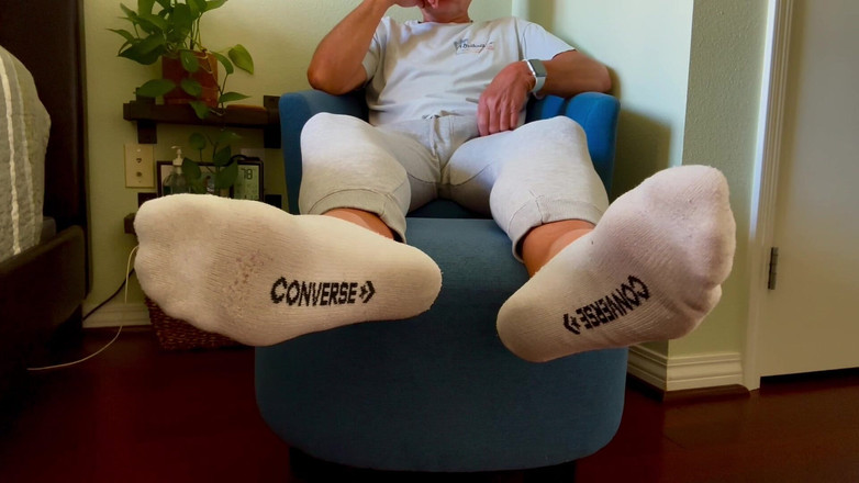 Barefoot Blake: Seksi ayak gösterisi + sert yarak