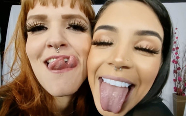 MF Lesbian: Prima volta che succhia profondamente la lingua