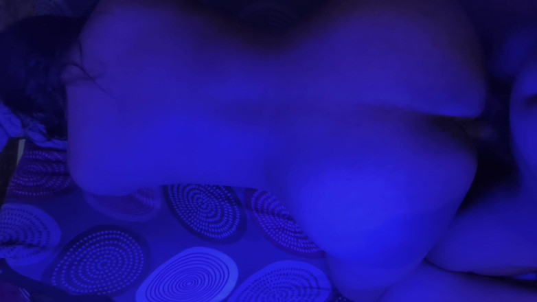 Desi Natalie: Pelacur Indo Di Club Malam