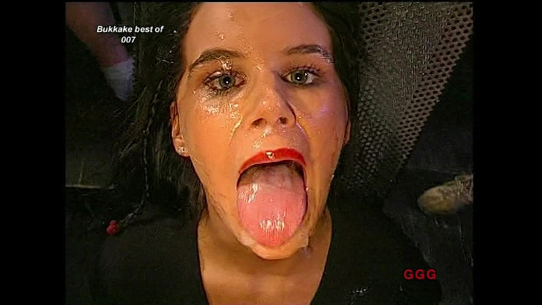 German Hardcore Gangbang: Ggg - молочний хаос на її обличчі