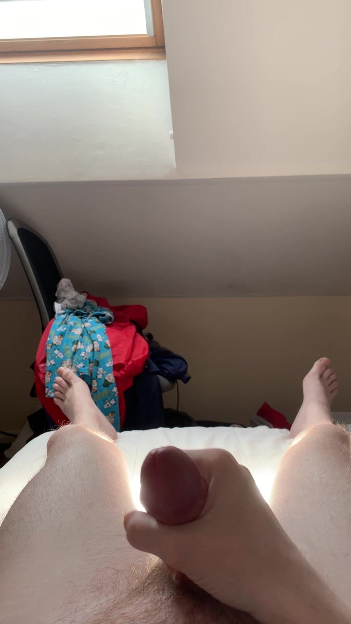 Hornygeordie: Horny Gay UK Slut Enjoying a Wank