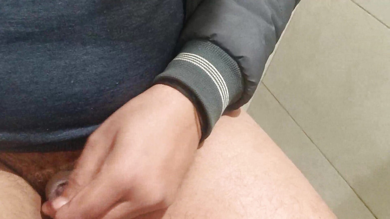 Jyoti Verma: 힌디어 노래를 배경으로 연주하는 동안 사무실에서 자위