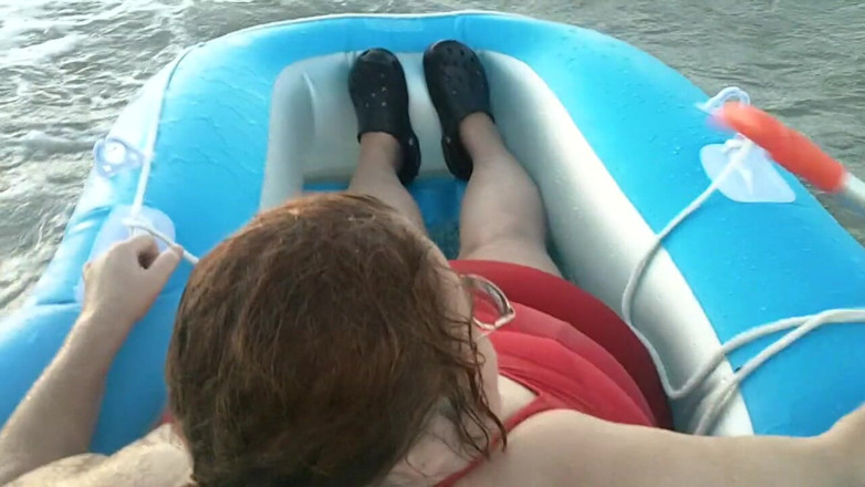 BBW nurse Vicki adventures with friends: Not funny sea boat adventure !
