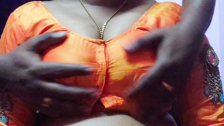 Desi Mohini: デシ・ブーブ・プレス