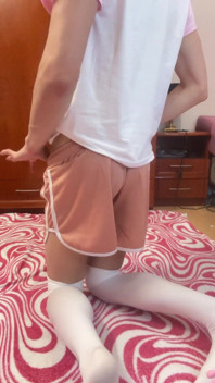 Kitty Femboy na siririca e se divertindo com vibrador