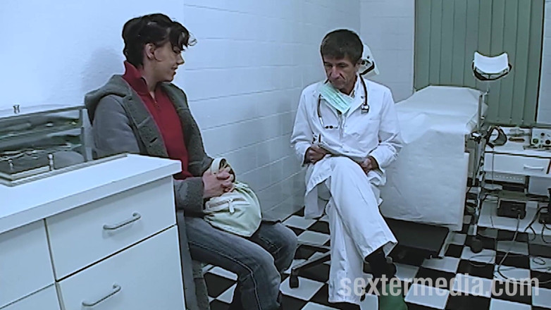 Klink by sextermedia: Pussy licking in kinky doctor office