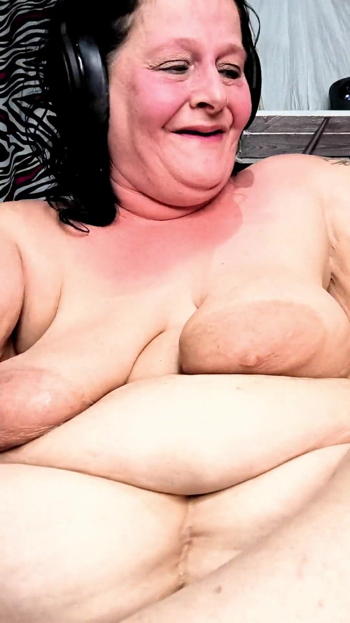 HerculesnVENUS: Sarkık göğüslerinin altında kucağına boşalıyor