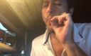 Feet&amp;More: Fumando in camicia polo