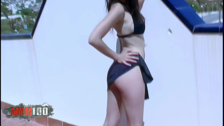 MMM100: Carla große zierliche brünette mit dicken titten carla strippt auf...