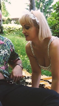 Swingers met de hete sletten Eva Ferrari en Mary Rider in veel sletterige neukbeurten