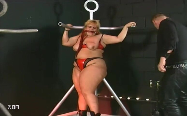 House of lords and mistresses in the spanking zone: 흑인 대물 자지에게 따먹히는 18살 소녀