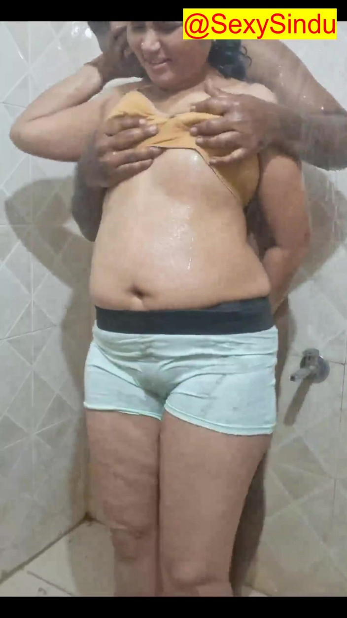Sexy sindu: Couple Hot Bathing Kissing
