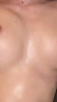 Una fata di una notte con un corpo selvaggio, g-cup dinamite che si arrende ad un finale creampie