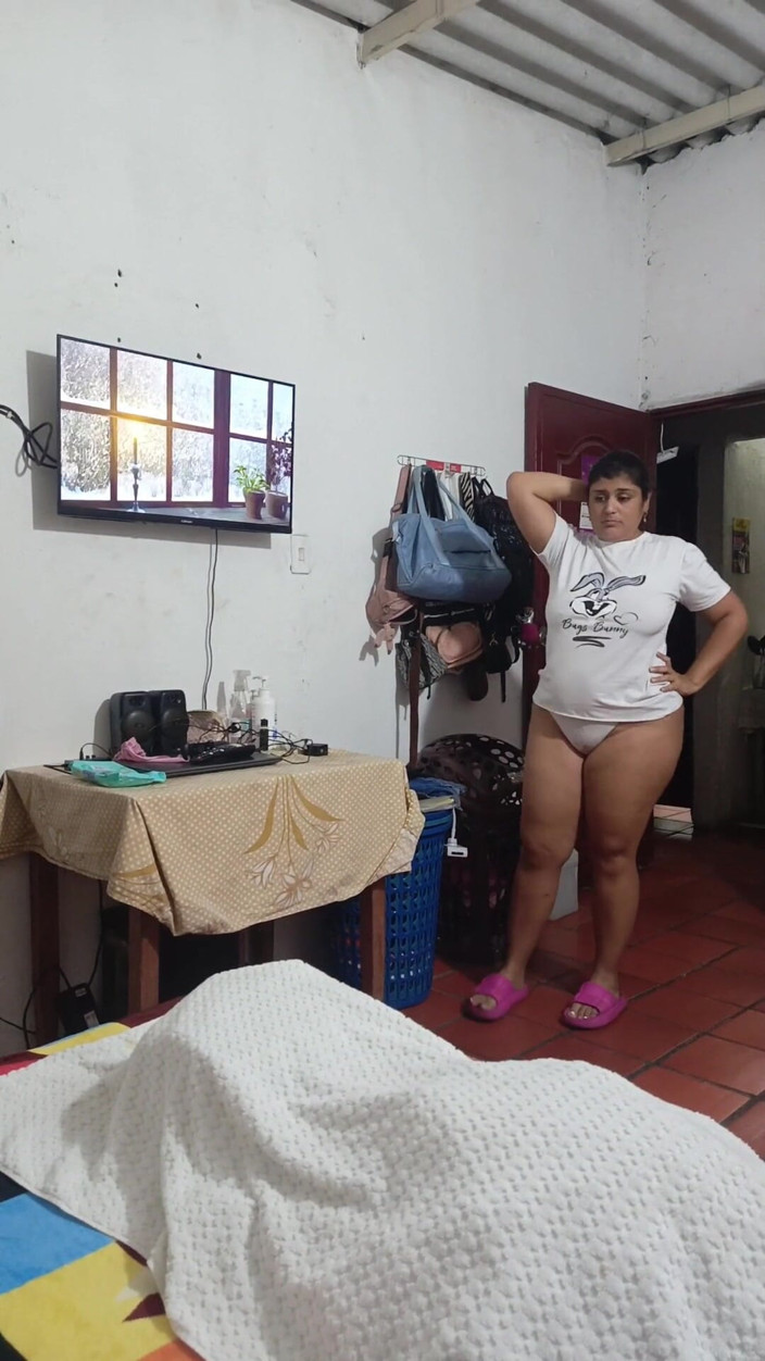 oficialkairadenaly: Mi Hermanastra Descubre Unos Juguetes Sexy Los Pruebas Todos Hasta...