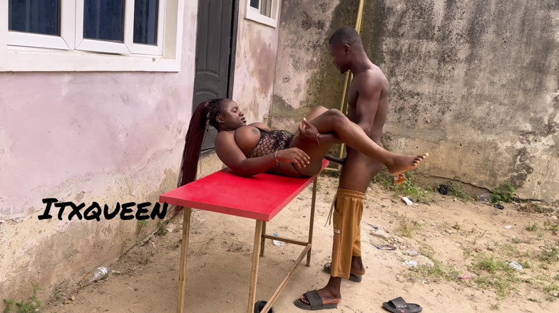 ITX_Kwin: Sexo en la mesa