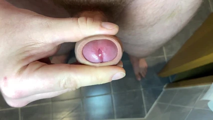 Éjaculation extrême en gros plan