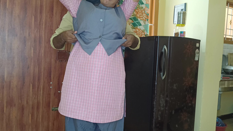 Ilakkiya: 교복을 입은 학생