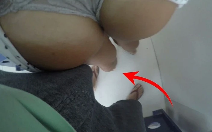 Markus Rokar: Extraño tocando mis bragas debajo de la falda| Le dijo...