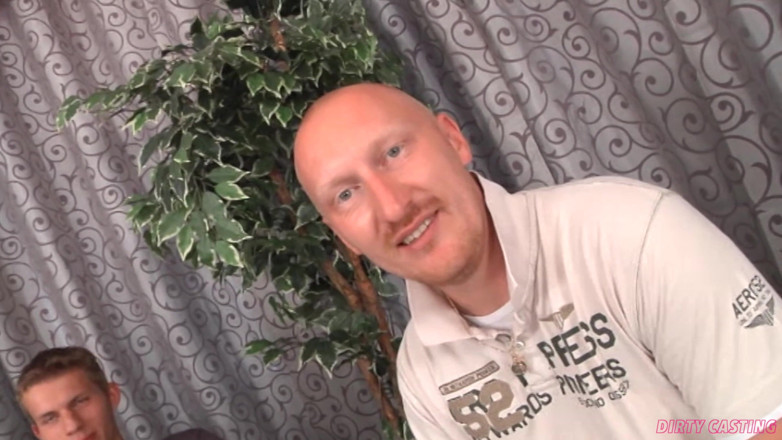 Czech Pornzone: Mladý amatérský pár má nadrženou porno trojku