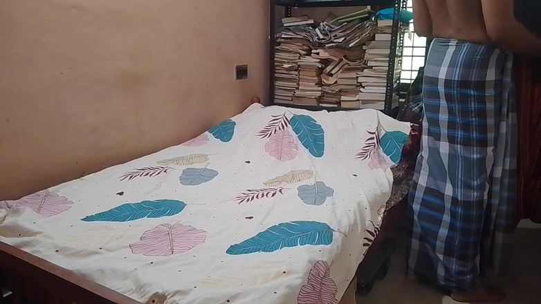 Skydreem1104: 집에서 친구에게 따먹히는 말레이 간호사 Sunita