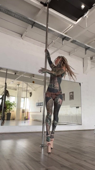 Anuskatzz: Do You Like My Dance for You?